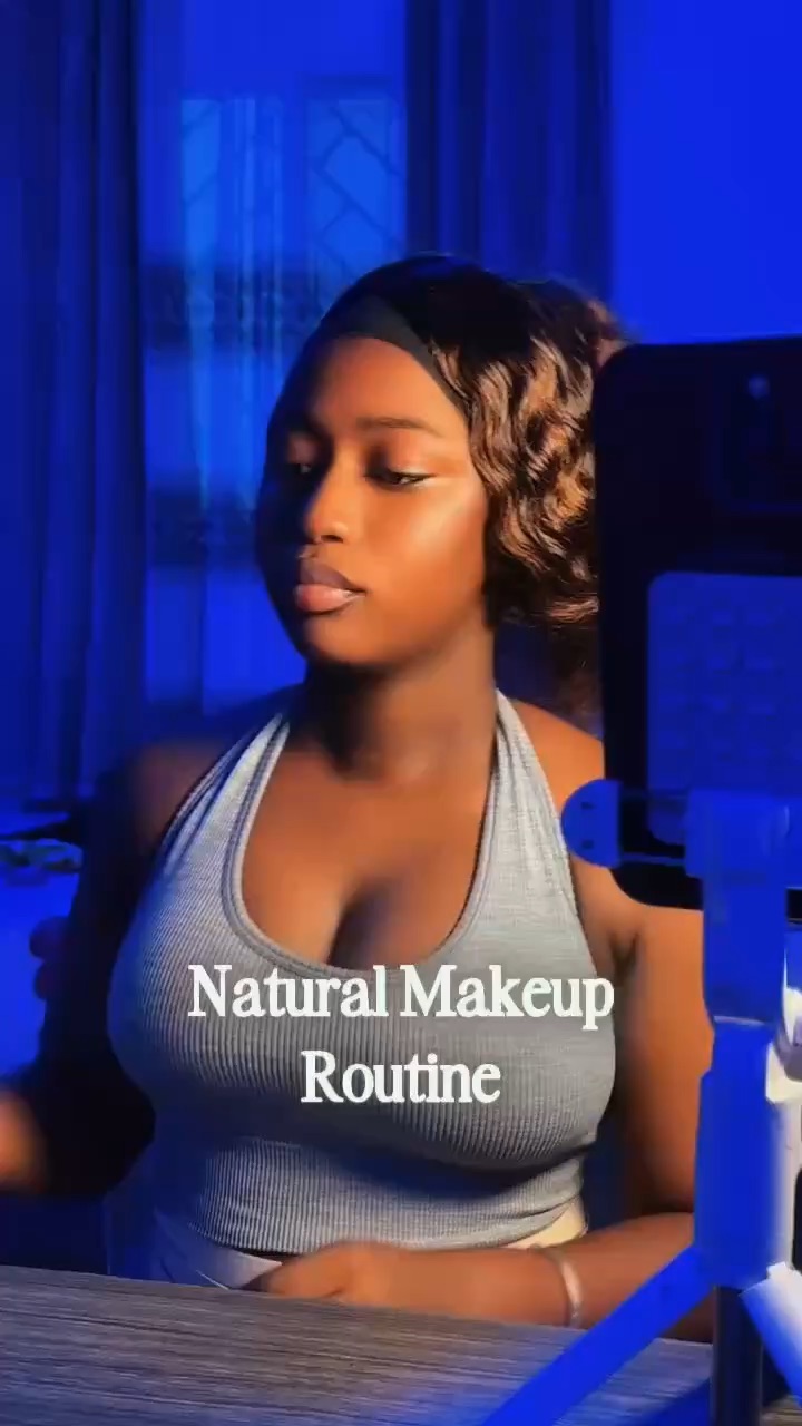 Grwm as I do my makeup!💕