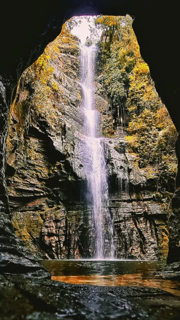 Trilha + caverna +cachoeira= a combinação perfeita de adrenalina e beleza☀️🍃”