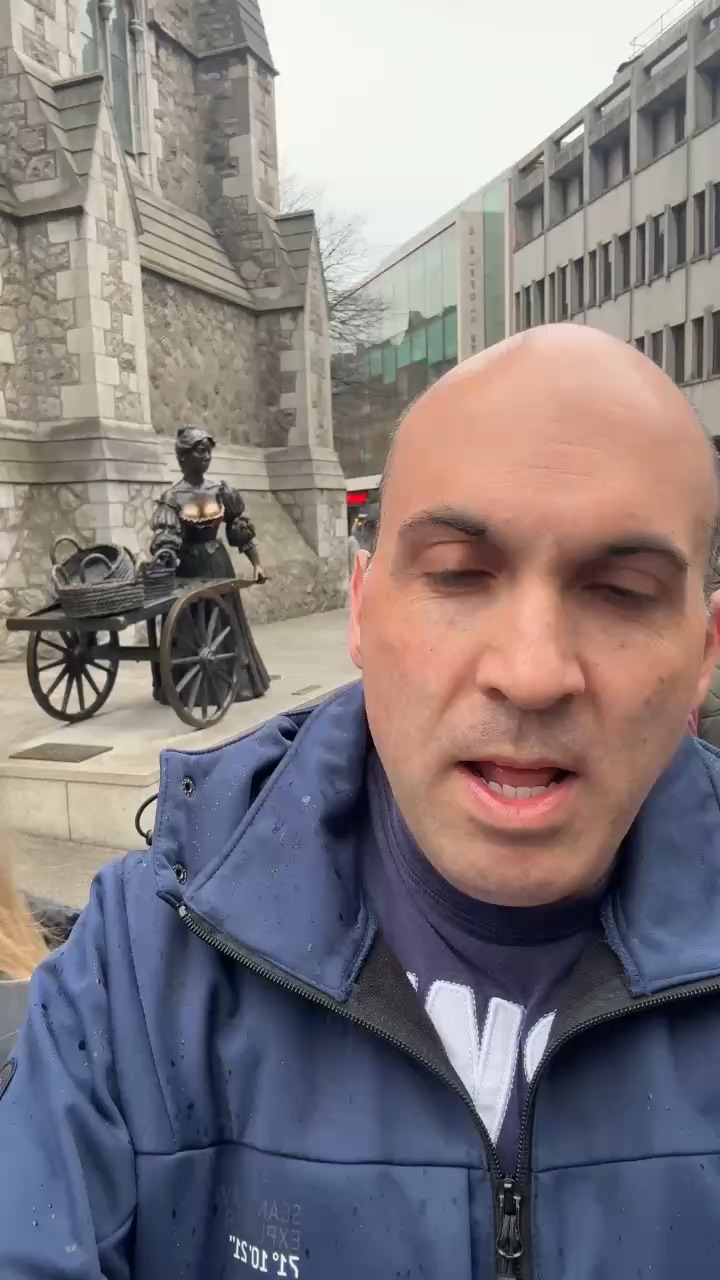 Molly Malone Statue! 🤩