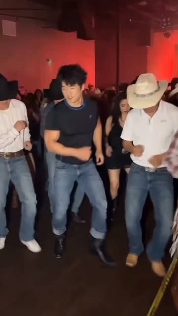 Todo lleva a bailar 🙌 #paradise #highlights