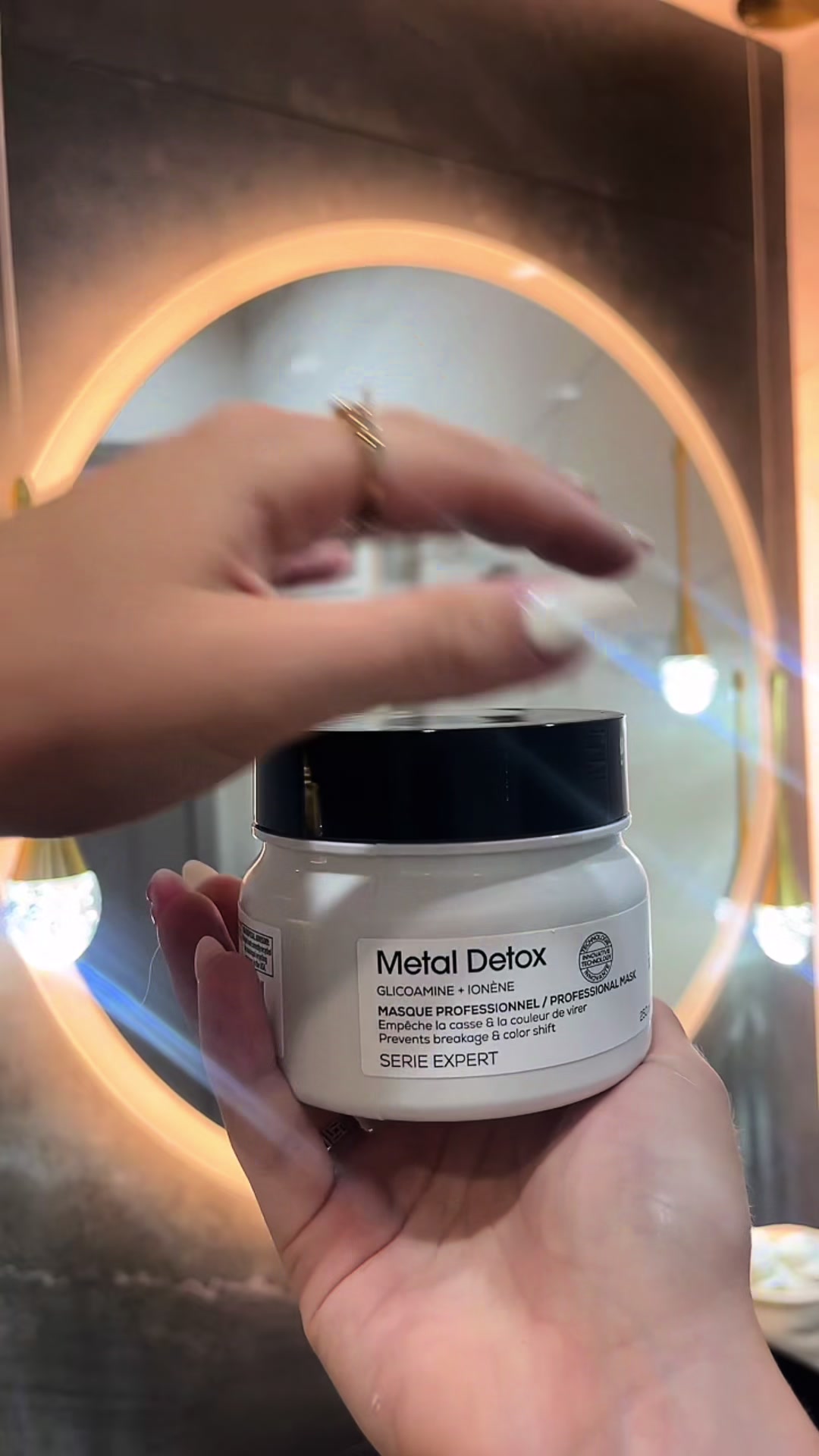 pub. Um cabelo forte, hidratado e cheio de brilho faz toda a diferença. ✨ A Máscara Metal Detox da L’Oréal Profession...