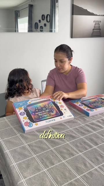 @sandyl.alvarezl ¿Cuántas resmas de papel gastas a la semana solo para que dibujen 5 minutos? 😅 Este tablero LED rec...