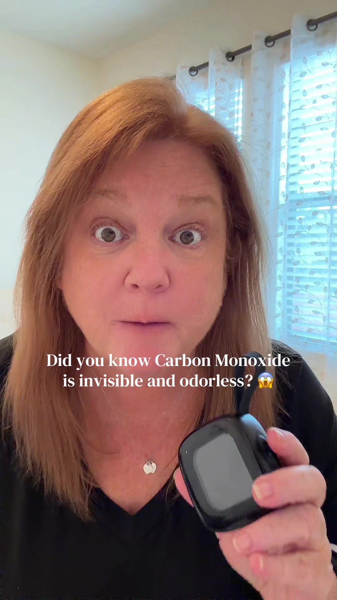 Stay safe anywhere with this 3-in-1 portable carbon monoxide detector, featuring a CO detector, and temperature monit...