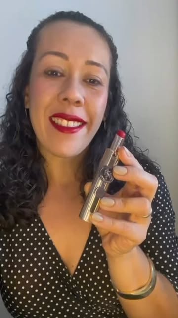 O vermelho que não passa despercebido. Textura perfeita, brilho na medida e muita personalidade. Kiko Milano: feita p...