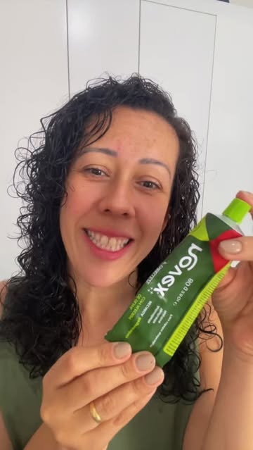 O seu cabelo tá opaco, cheio de frizz e sem vida? ✨ Então você precisa conhecer essa nutrição poderosa que devolve br...