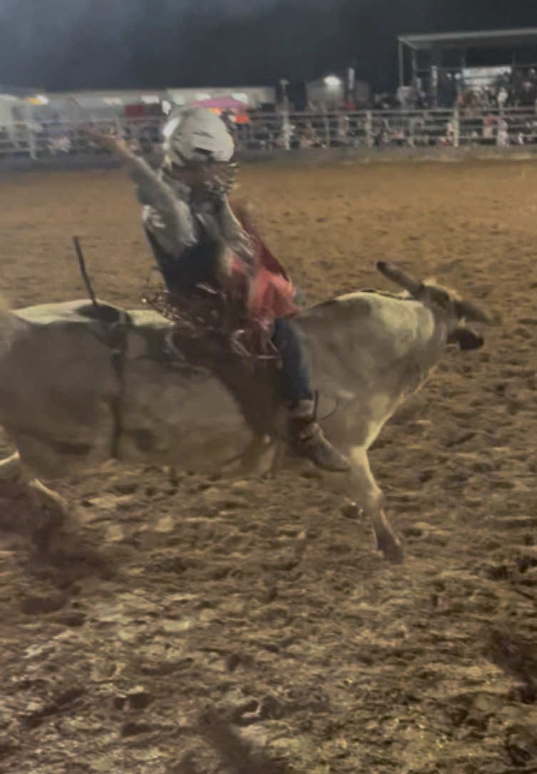 Yeti getting me 🥉 in the opens #bullriding #chowscustoms #cowboyswin