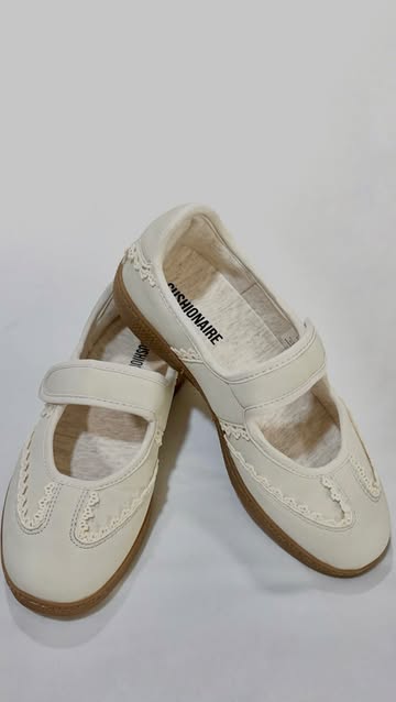 A pair of Mary Janes that brings a touch of elegance to every little outfit 🌸✨ A timeless, delicate style that pairs...