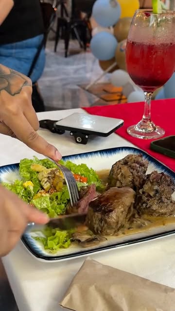 Hace una semana tuve la oportunidad de conocer la nueva propuesta gastronómica de Mándalas, en Doradal, y tengo que d...