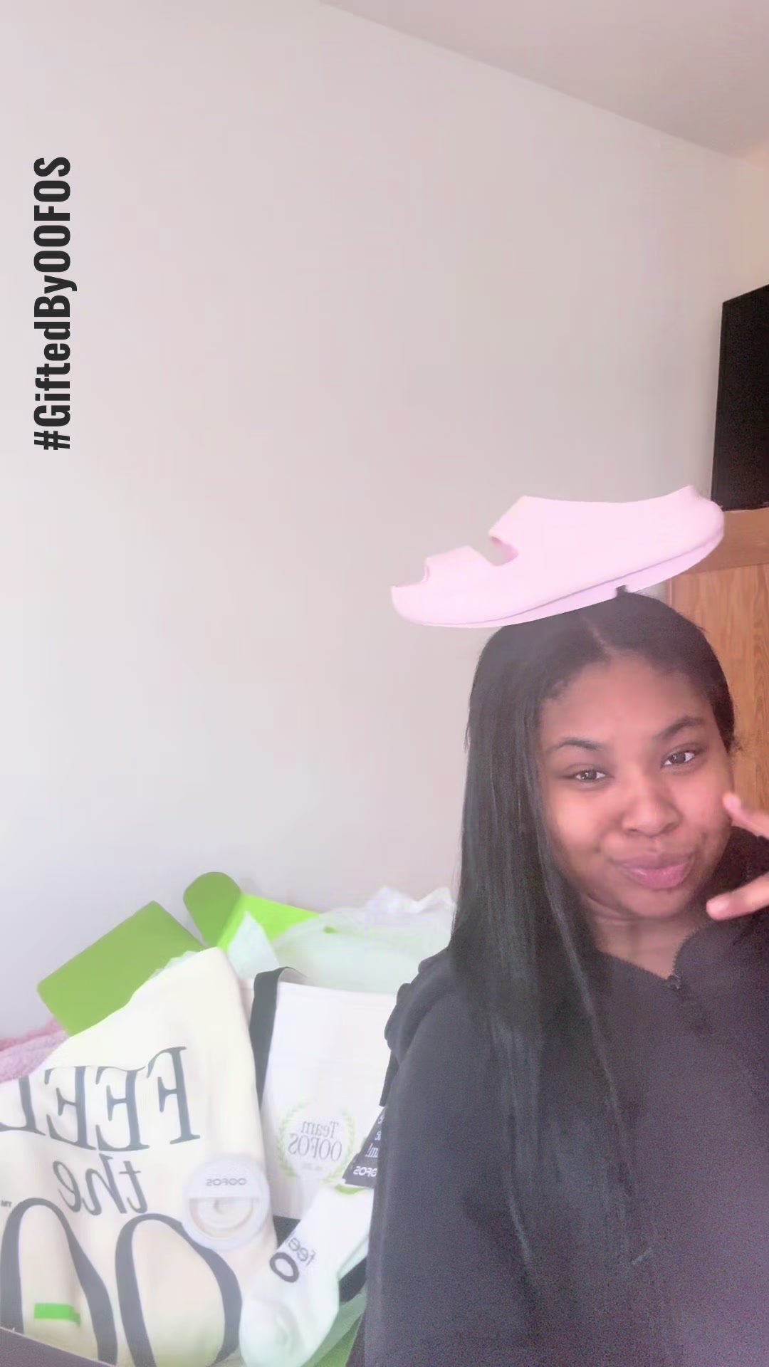 #GiftedByOOFOS So cute my new fav slides! #TeamOOFOS #hcathleticclub @OOFOS @hercampus
