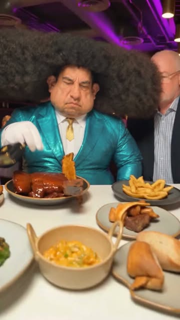 Dinner was going perfectly… until Zongo remembered he had places to be. 💼🍽️ #ZongoBongo #Comedy #Restaurant