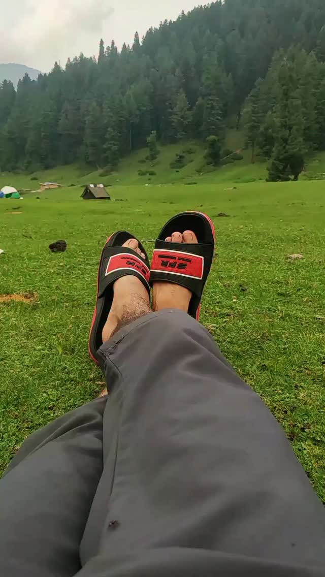 Aukaat kai baharrr .. . . . . . . . . . . . . . . . . . . . . . . . . . . . . . . . . . . . . . . #sadedits⚫️ #trandi...