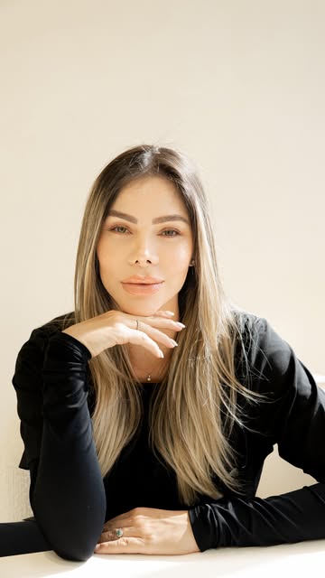 ¿Sabías que la toxina botulínica es el secreto para mantener tu rostro joven y libre de líneas de expresión? ✨ Un tra...