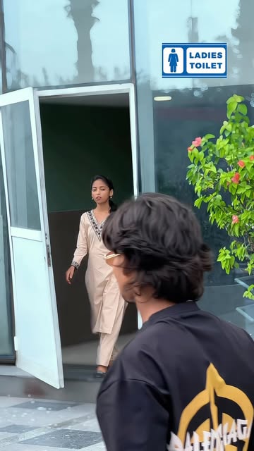 LADIES TOILET 😂😁 . . #instgram #reel #viral #comedy