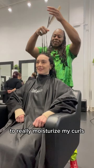 Come with me to the Ouidad Salon in New York for a curly hair cut! The journey at @ouidadnyc was nothing short of mag...