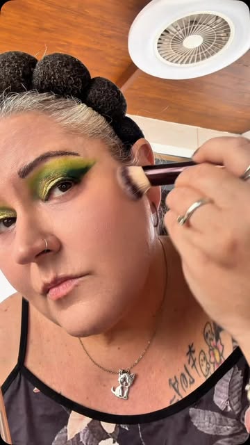 El Capri Cabana Bronze Tone de @morphebrushes que hemos conseguido gracias a @asos me está viniendo fantástico, tiene...