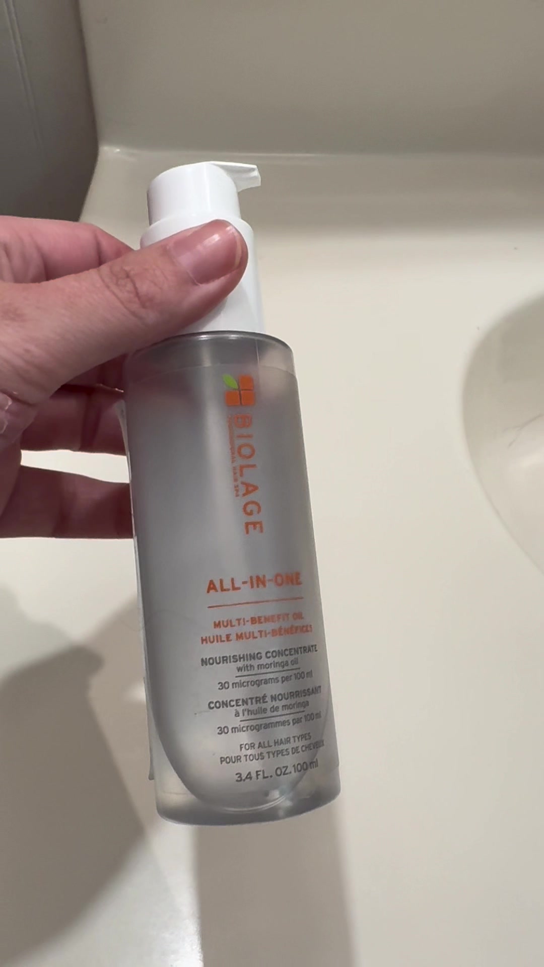Dry ends have officially met their match 👀✨ This Biolage All-In-One Multi-Benefit Oil has been giving my hair that s...