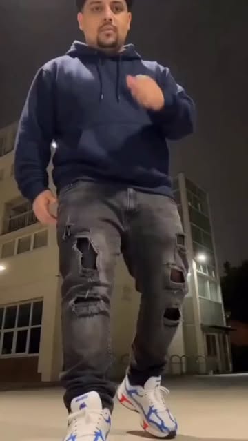 Tem gente que corre atrás dos seus sonhos. Eu danço até eles me encontrarem. #viral #fyp #danca #seriedade #ai