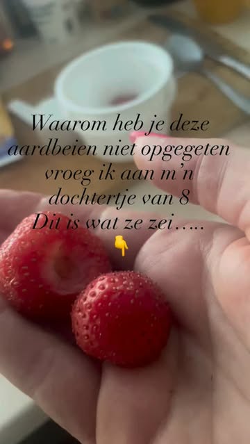 Waarom heb je de aardbeien niet opgegeten? Mama die aardbeien zijn harig😅 zei ze met een serieus gezicht. En ze had...