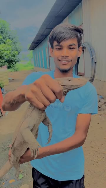 🦎. . . . . . . . . #wild #womenfitness #inspiration #instadaily #instalike #maharashtra #snakegirl #marathimulgi #sn...