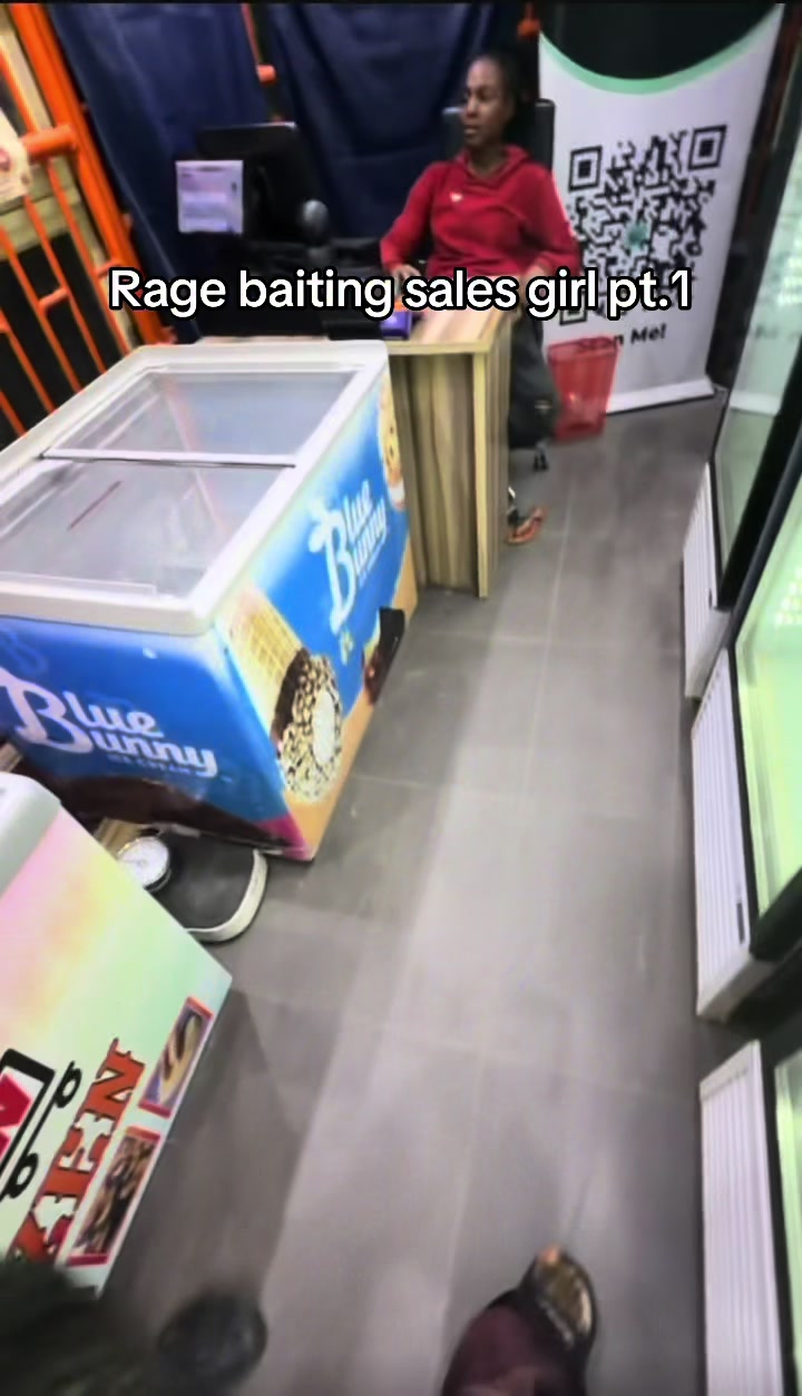She wan commot my head 😂 #fypシ #viral #prank #ragebait #foryoupage
