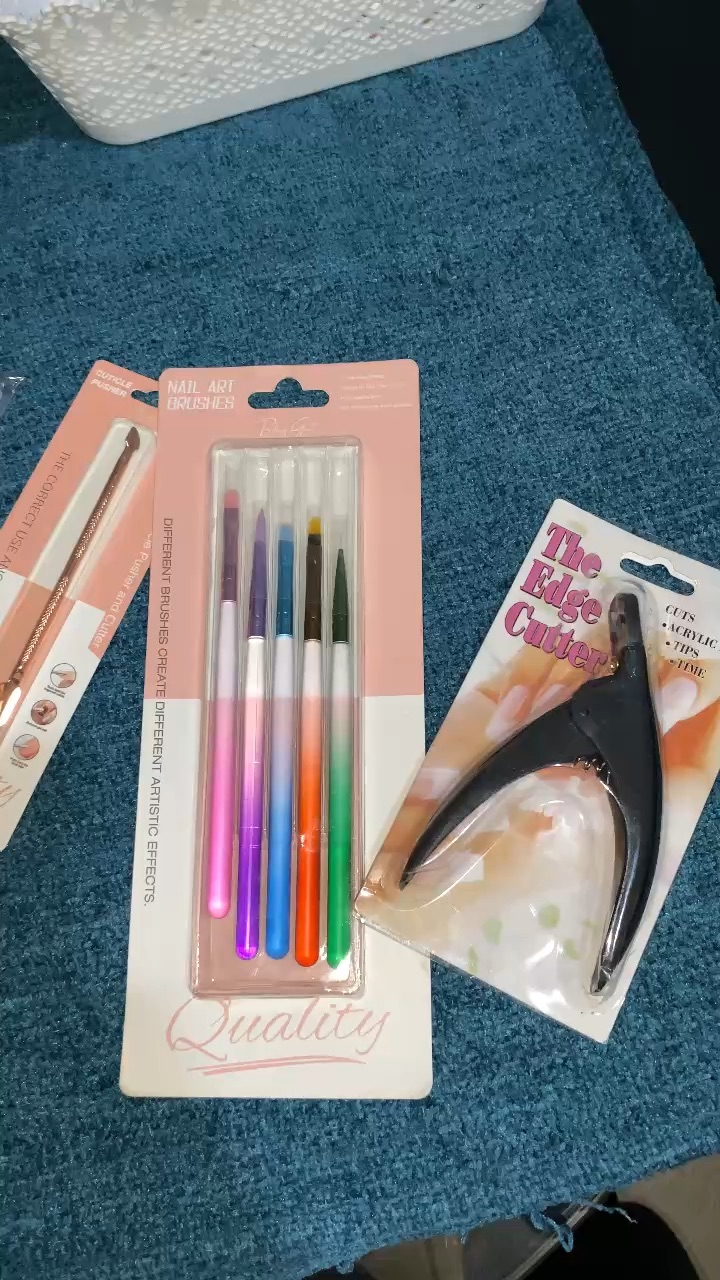 Nail tech