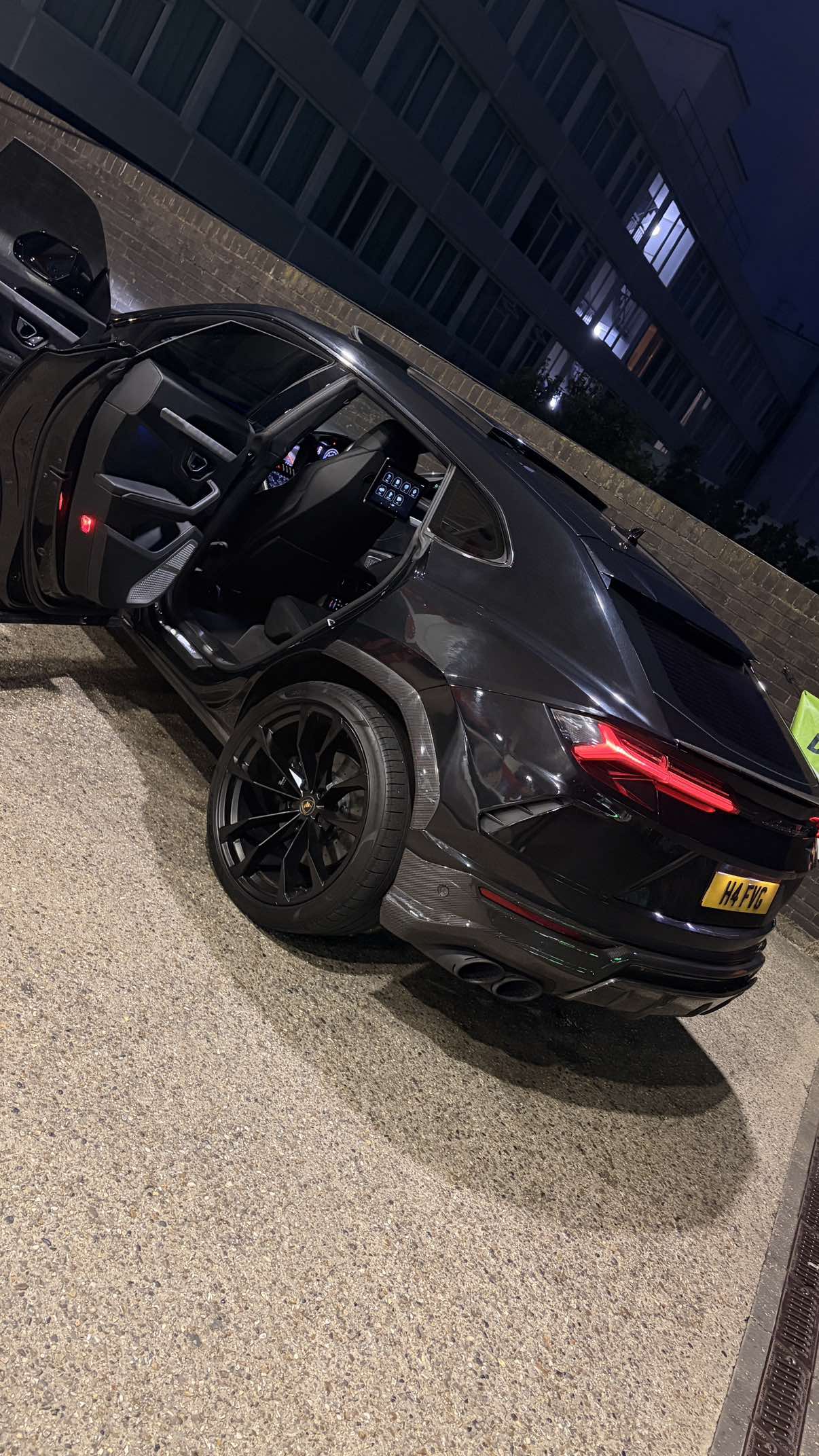 I’m in a spaceship back to back #fyp#lamborghini#cartok#luton#exhuast @velocehire