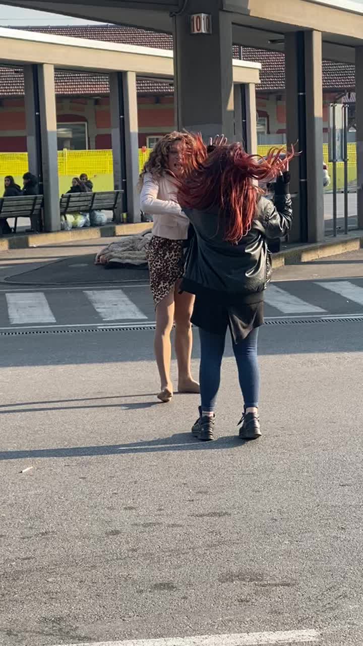 Stazione Bergamo la tata e arrabbiata 😡😡😡😡😡😡😡😡