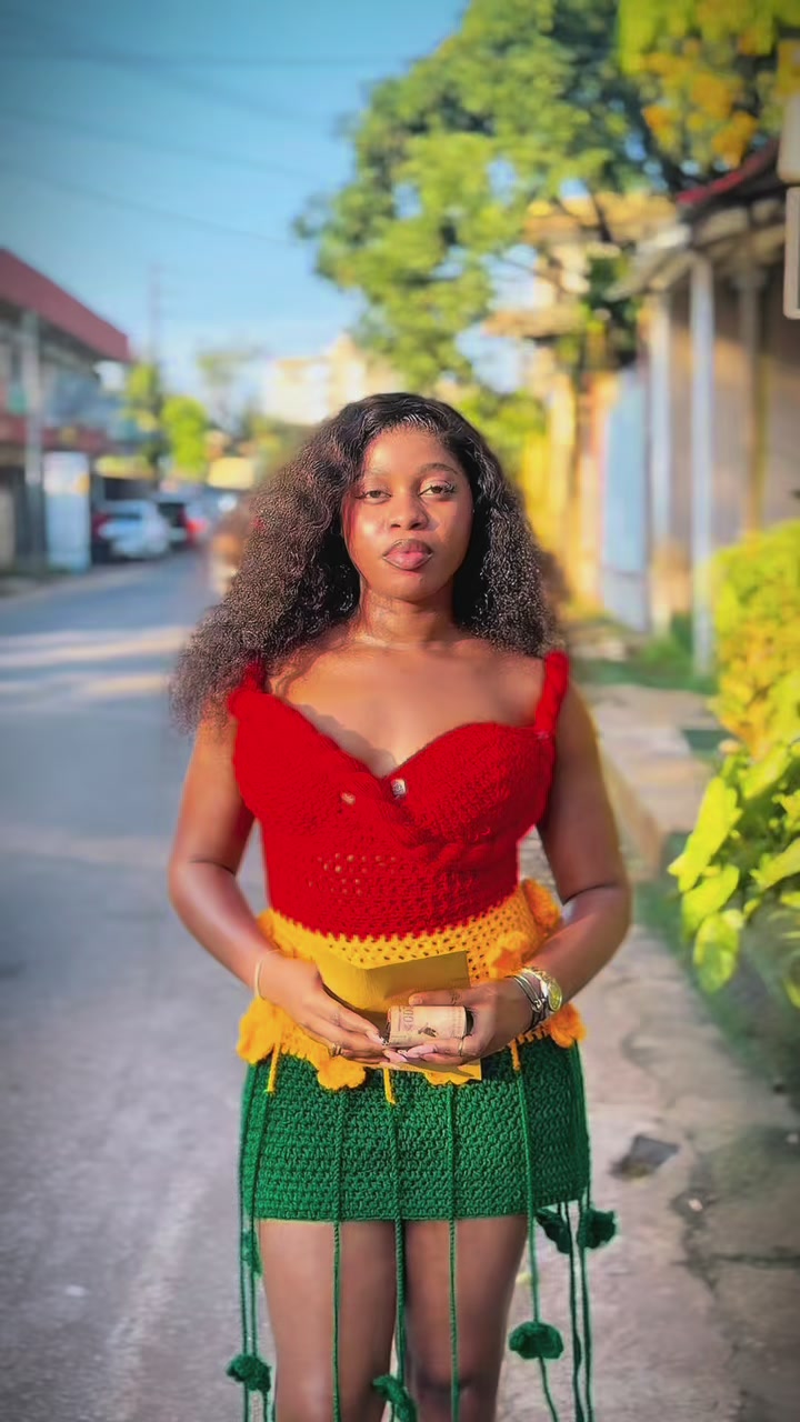 Je sui tellement fière d’être guinéenne qu’Allah continue de bénir mon beau pays qui es la Guinée 🇬🇳 ❤️bonne fête d...