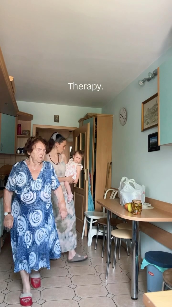 Moja terapia to czas z Babcią Dorcią ♥️ Zwykłe niezwykłe rozmowy, wspólna herbata, jej historie i nieustanna troska c...