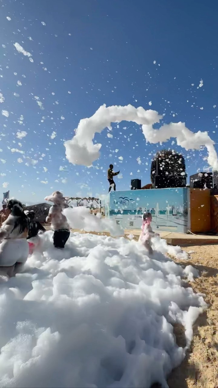 Ciepły śnieg feels like…😍 #paradisebeach #foam #christmas #fun #snow