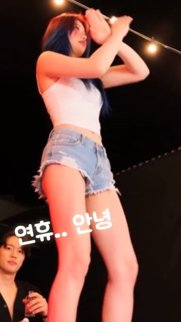 3일 연휴 끝내는 마지막 밤을 위한 무도회 💃 내일 출근인 거 알아. 그래서 오늘 밤은 그냥 추는 거야. 연휴 마지막 밤, 이불 속에서 한숨 쉬는 대신 딱 20초만 같이 흔들자. 오늘의 지금이 너랑 내 인생에...