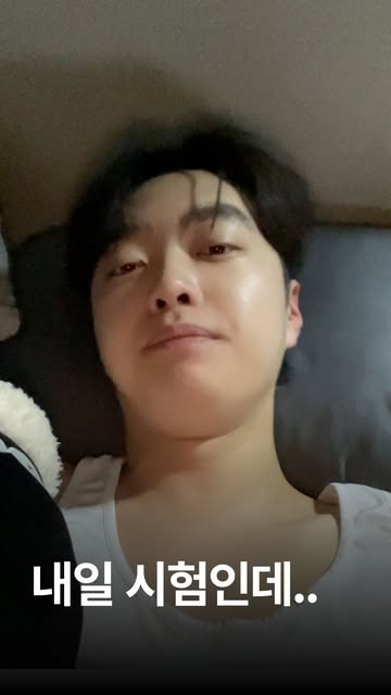 내일 시험인데 새벽 1시에 일어남.. 댓글 남기면 링크 전송 🔗 #ai #공부 #대학생