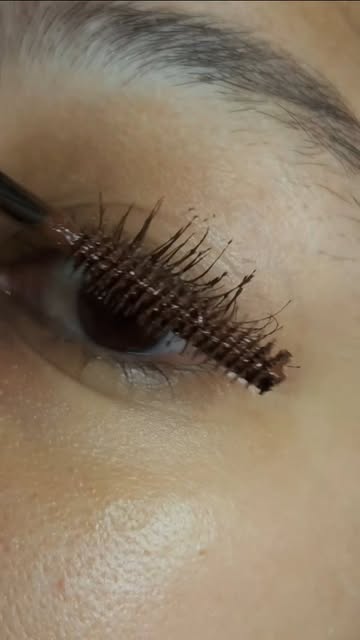 GRWM: mascara edition 🖤 my toddler is already asking for snacks, and I have exactly 4 minutes before chaos officiall...