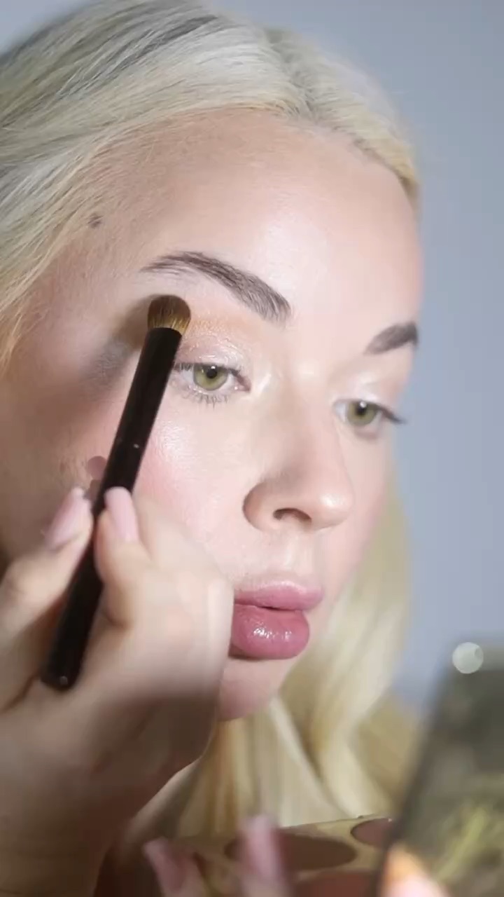 Makeup brushes UGC