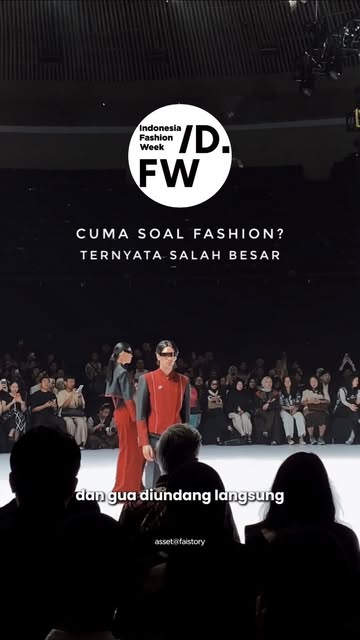 First time gua nonton @indonesiafashionweekofficial Ternyata fashion Indonesia sekeren ini! 🇮🇩✨ Congrats @davidbrya...