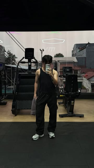 Habis workout, muka udah penuh keringat dan sunscreen… tapi kenapa setelah cuci muka malah terasa ketarik? 👀 Ternyat...