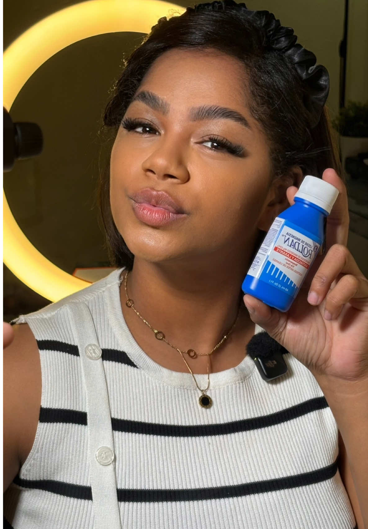 ¿Piel grasa y maquillaje que se pone brillante rápido? Te comparto este truquito con leche de magnesia para ayudar a...