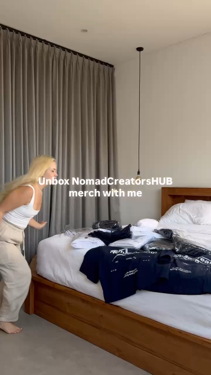 Unboxing B-roll - traditional UGC