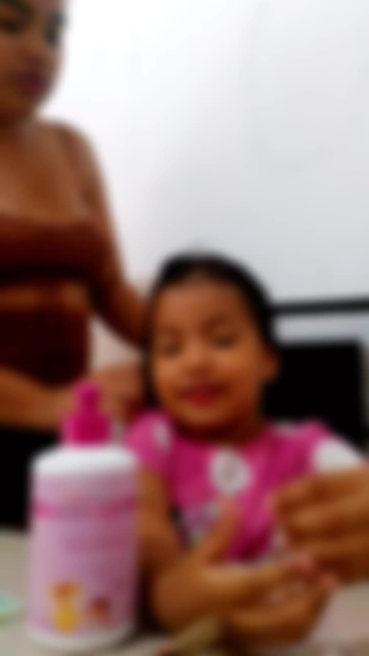 Peinar dejó de ser un drama en casa ✨ Amé cómo deja el cabello suave y sin frizz. ¿También batallas con los enredos?...