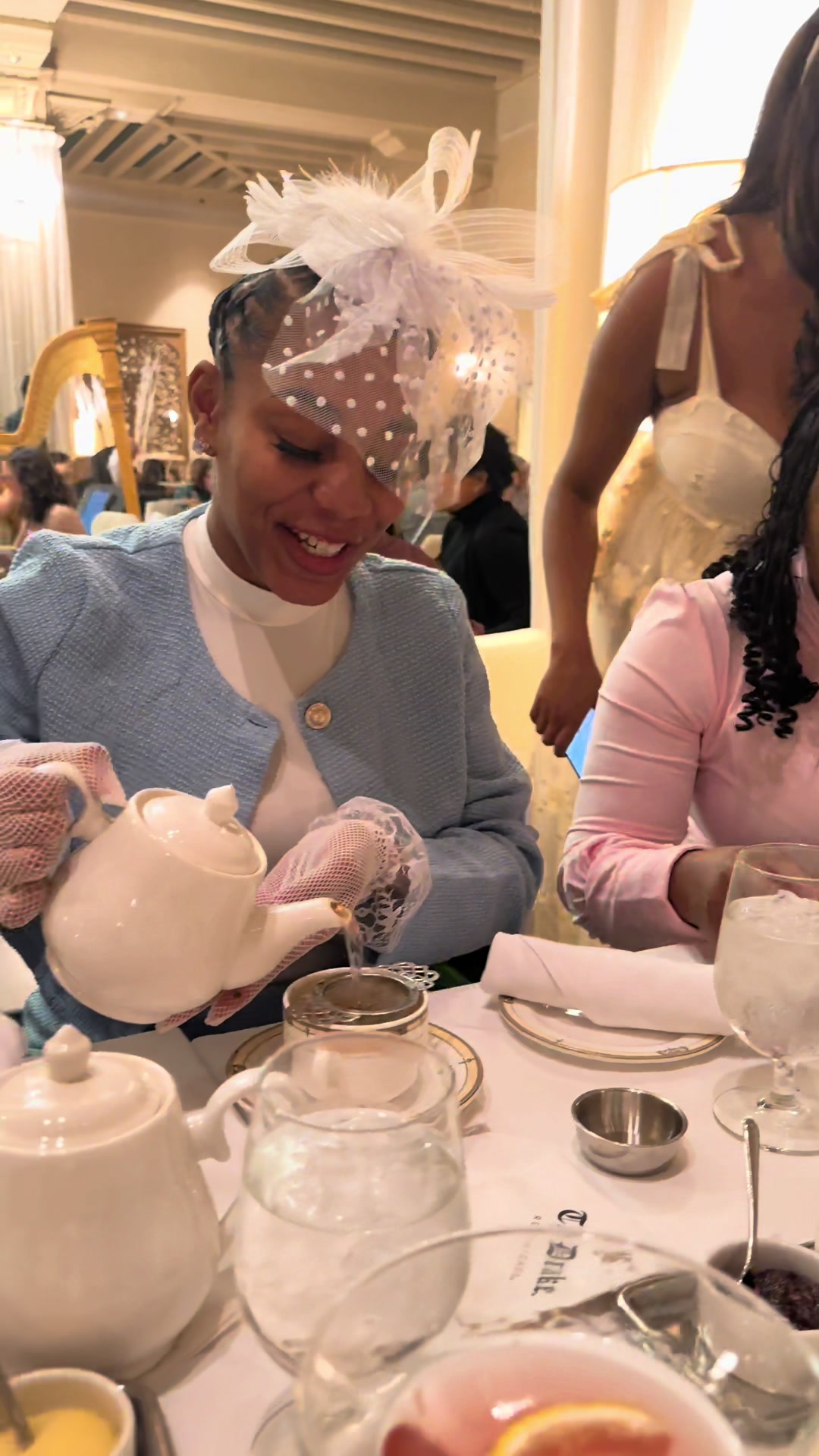 Afternoon tea . Happy Birthday @Pennyyproud 💚💚 #teaparty #pisces #chicago #thedrakehotelchicago