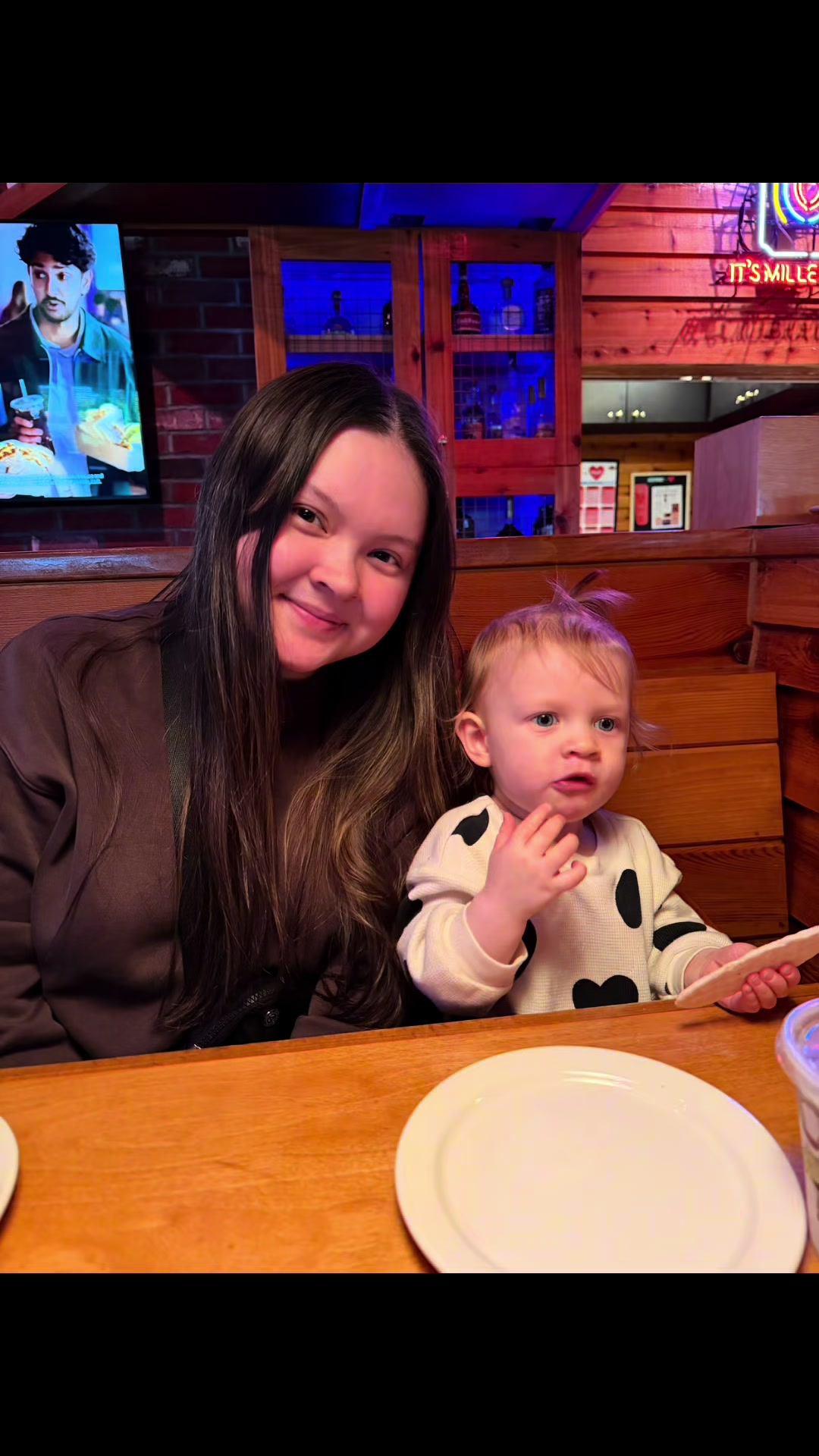 Happy Mother’s Day to all the amazing mamas out there🩷 #texasroadhouse #girlmom #mothersday2026 #ellalangely #texasr...