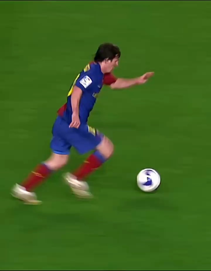 Messi best dribbling moment
