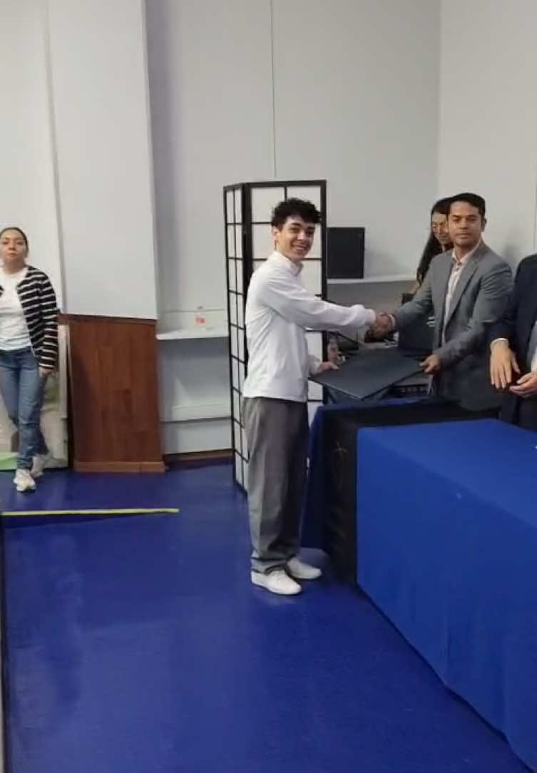 Definitivamente cuando uno se propone algo lo logra. Hoy logré titularme por medio de examen profesional y para notic...