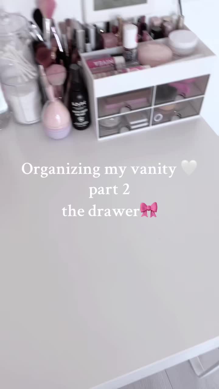 Organizing my vanity part 2🎀 #creatorsearchinsights #fyp #foryou #virlavideo #teamwork #cleantok #2025 #vanity