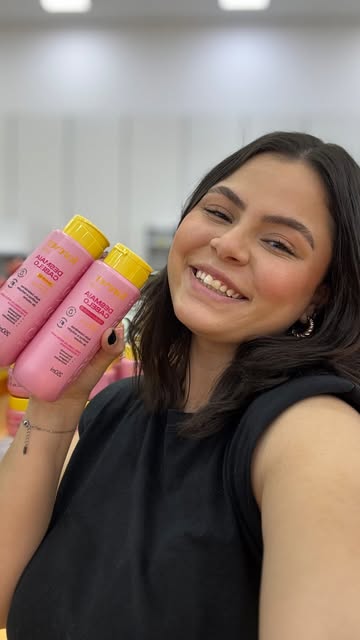 Se tem uma coisa que eu amo é comprar produtos novos para cuidar do cabelo! ✨💗 Fui conhecer a Forever Liss na Royal...