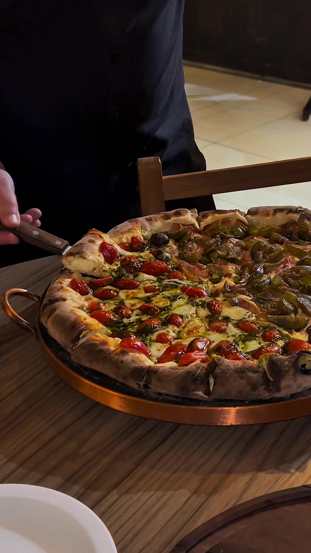a melhor pizza #carlosbarbosa #dicasdeviagem #restaurante #serragaucha #gastronomia pizzaria | pizza artesanal | forn...