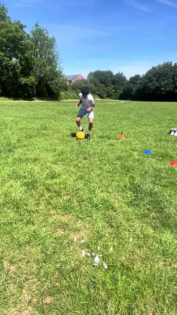 Warm? #fyp #football #skills #footballskills #footballtok