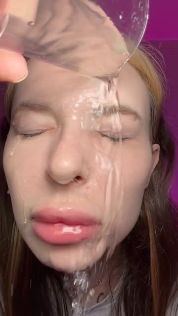Can sunscreen make your makeup waterproof? 👀💦 #lorealistaruk #theSaveTest #larosheposay #makeuphack #waterproofmakeup