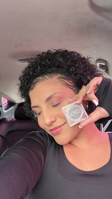 Eu amei @kindbeautyandcare quem também amou usa o cupom 🏷️MAYSAKIND 🫰🏽 A minha cor é a PODEROSO ( Roxo )