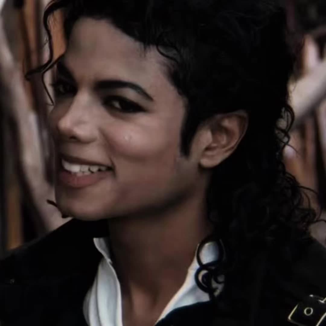 Mj- HELLO GAME TIME Me- I’m ready! . . COMMENT READY!!!! #viral #capcut #contentcreator #michaeljacksonedit #music